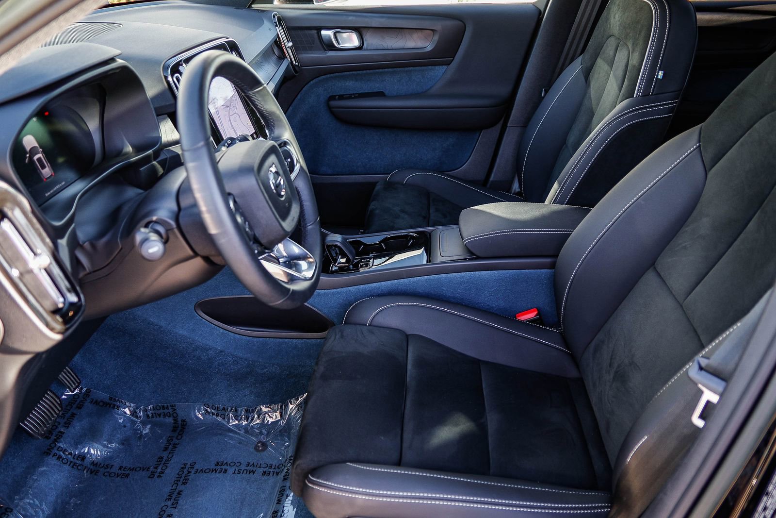 Used 2023 Volvo XC40 Recharge Plus image 21