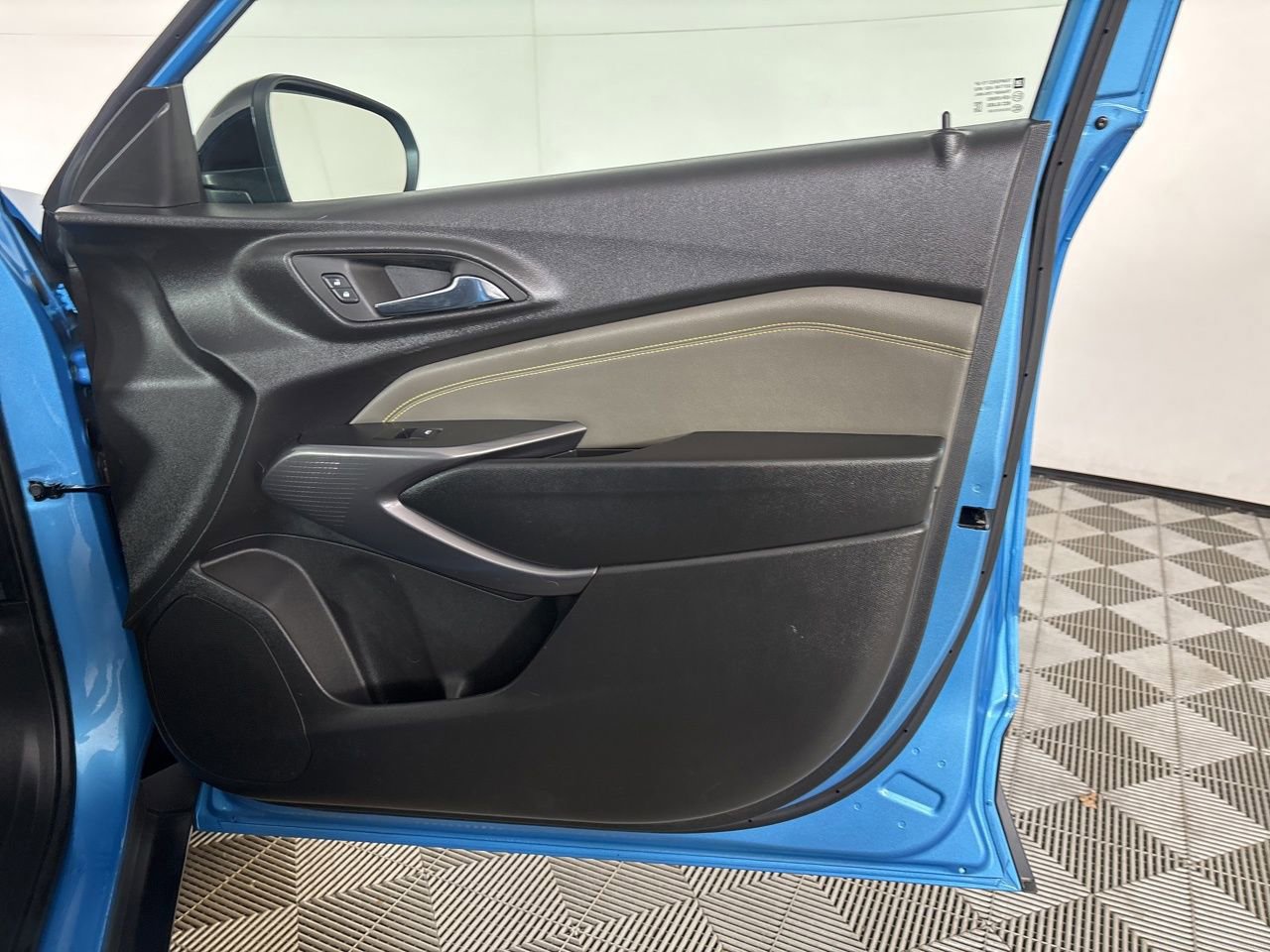 Used 2025 Chevrolet Trax ACTIV FWD image 24