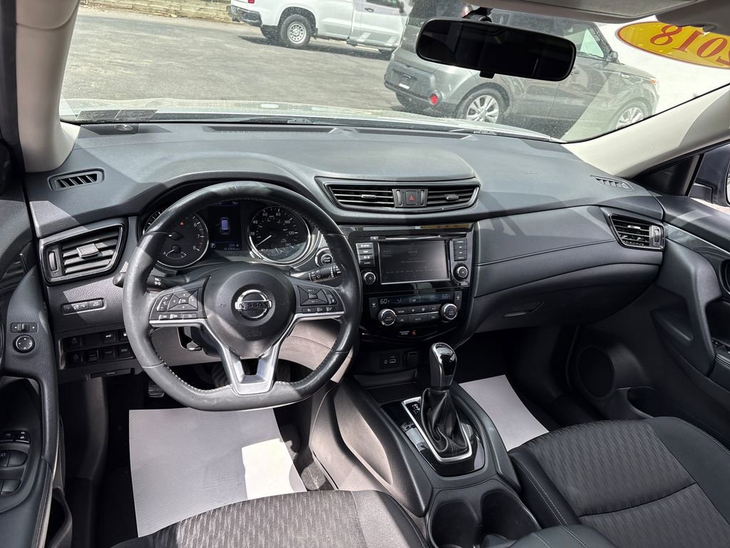 Used 2018 Nissan Rogue SV w/ Premium Package image 11