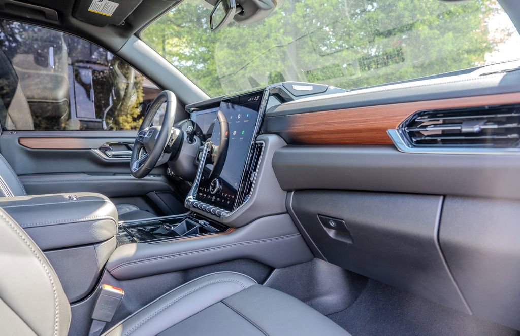 Used 2026 GMC Yukon XL Denali w/ Sun & Power Step Package image 25