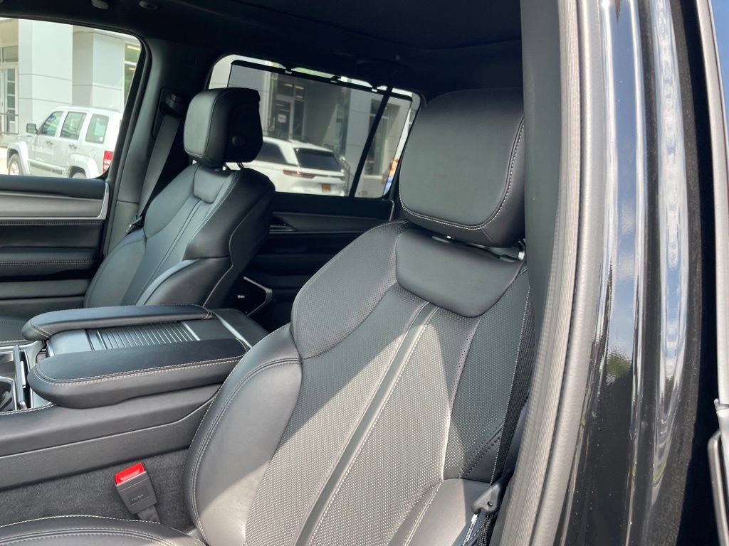 New 2026 Jeep Grand Wagoneer L Limited AWD/4WD image 11