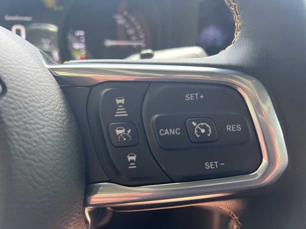 Used 2024 Jeep Wrangler Unlimited Sahara image 19