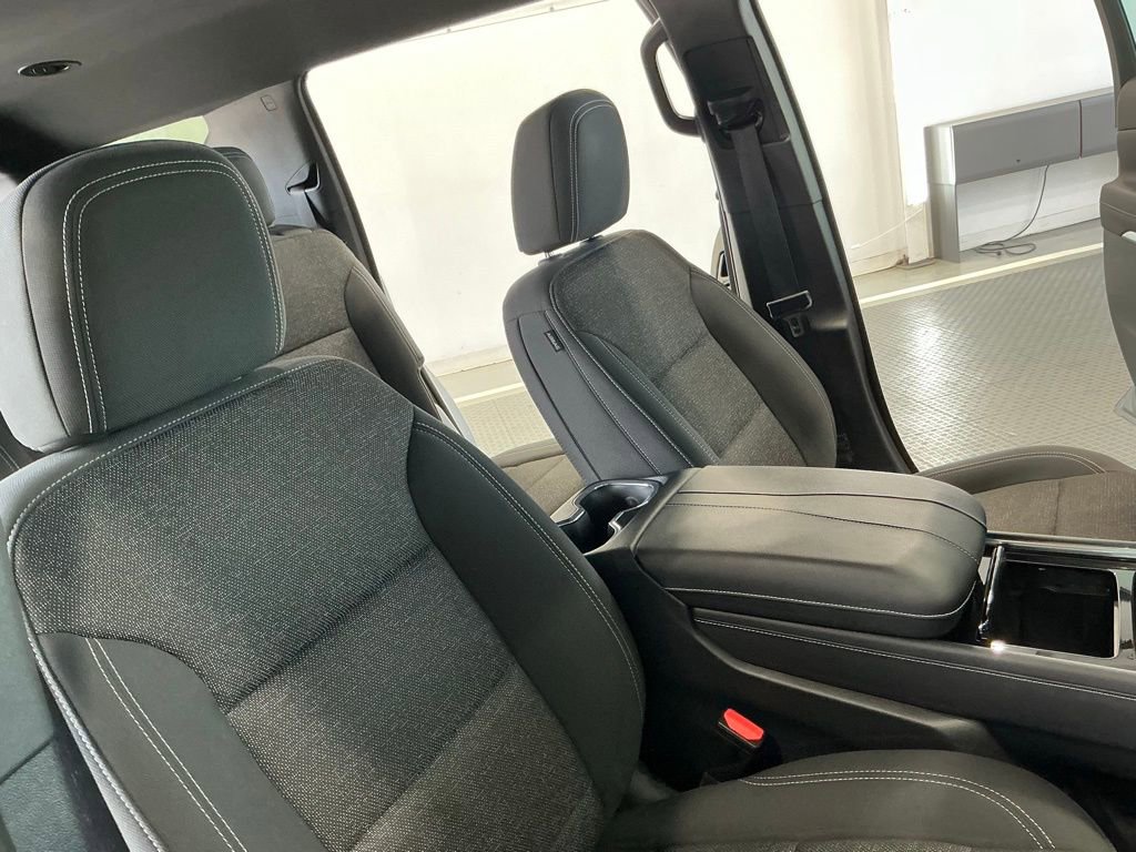 Used 2024 Chevrolet Traverse LT image 21