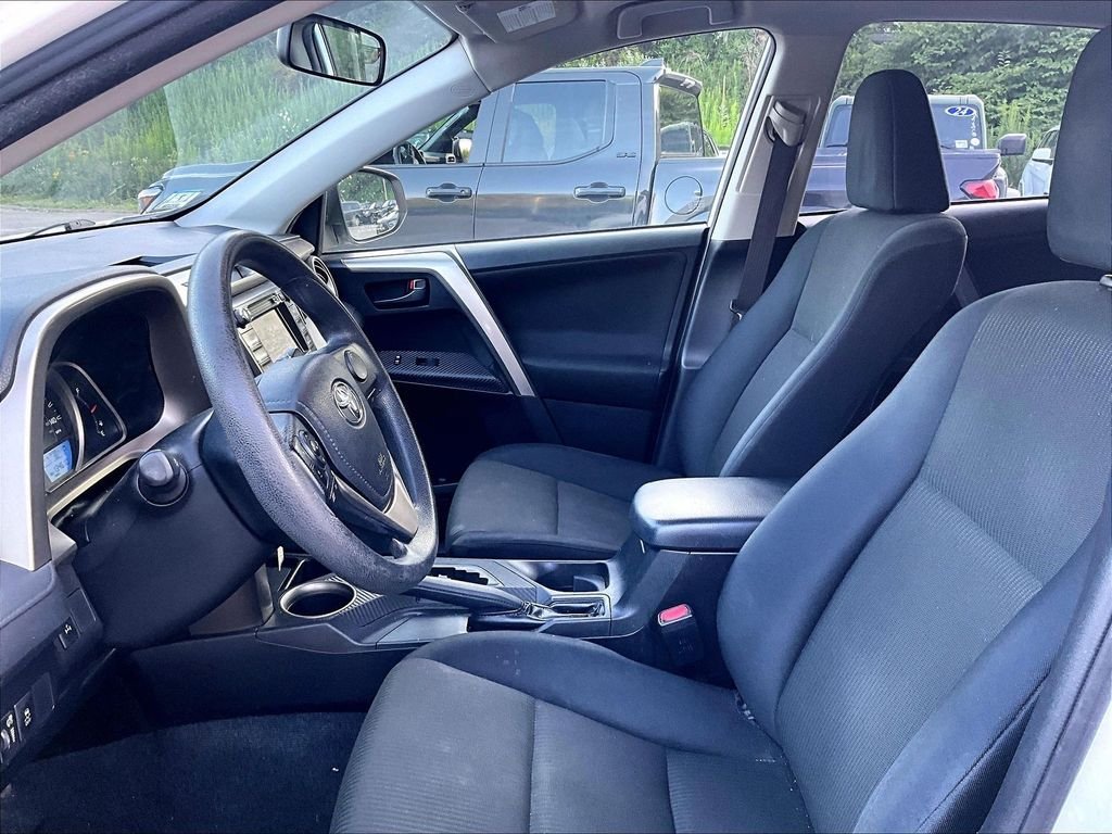 Used 2015 Toyota RAV4 LE AWD/4WD image 4