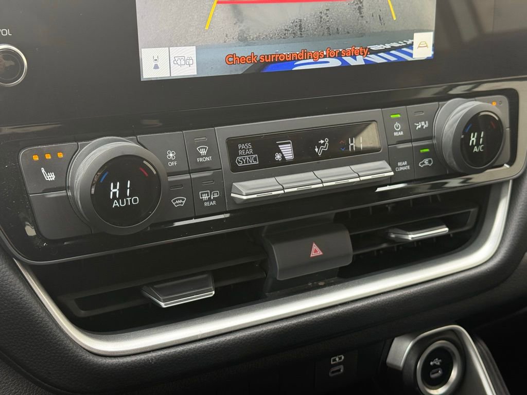 Used 2025 Toyota Grand Highlander AWD image 16