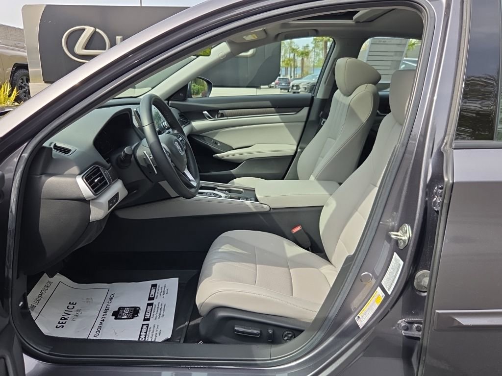 Used 2019 Honda Accord Touring image 4
