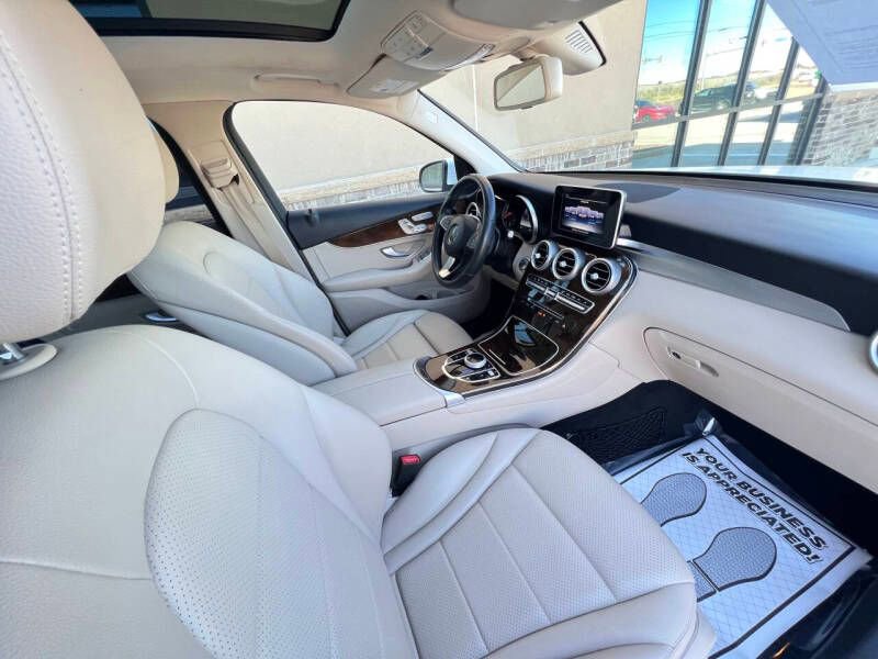 Used 2017 Mercedes-Benz GLC 300 w/ Premium 1 Package image 17
