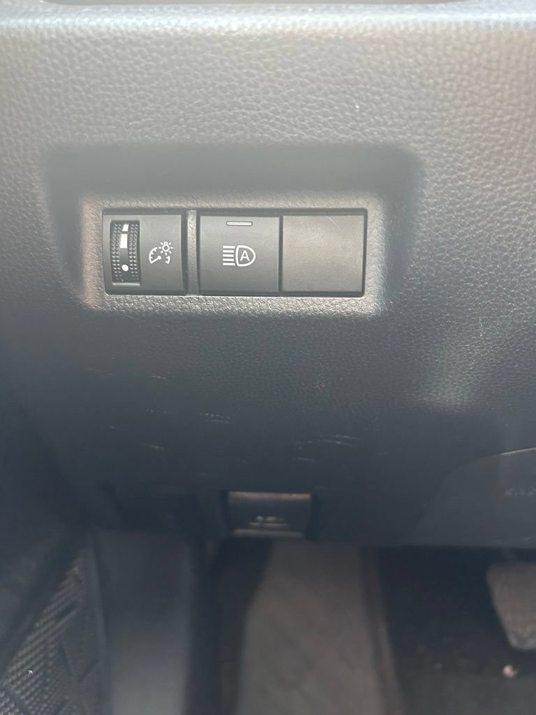 Used 2022 Toyota RAV4 LE FWD image 6