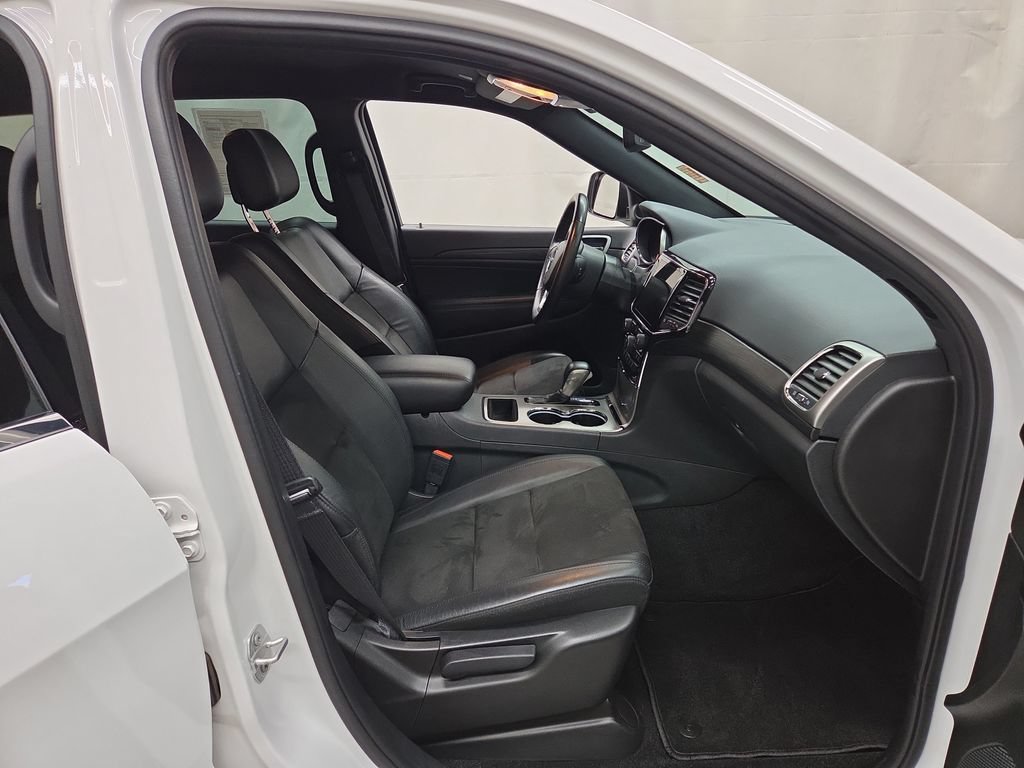 Used 2022 Jeep Grand Cherokee Laredo X AWD/4WD image 12