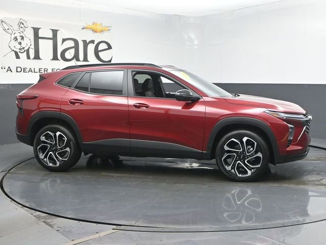 Used 2025 Chevrolet Trax RS FWD image 1
