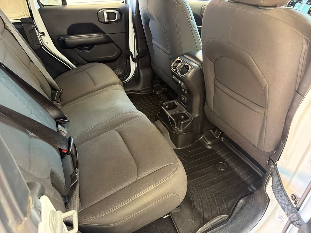 Used 2018 Jeep Wrangler Unlimited Sahara w/ Dual Top Group AWD/4WD image 33