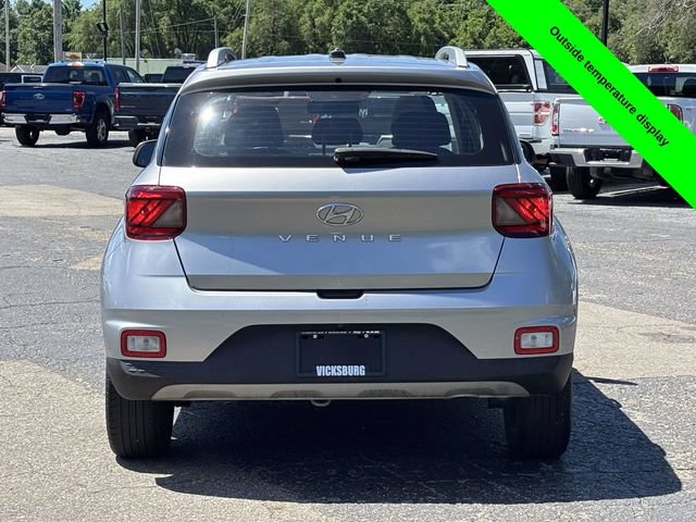 Used 2023 Hyundai Venue SEL FWD image 32