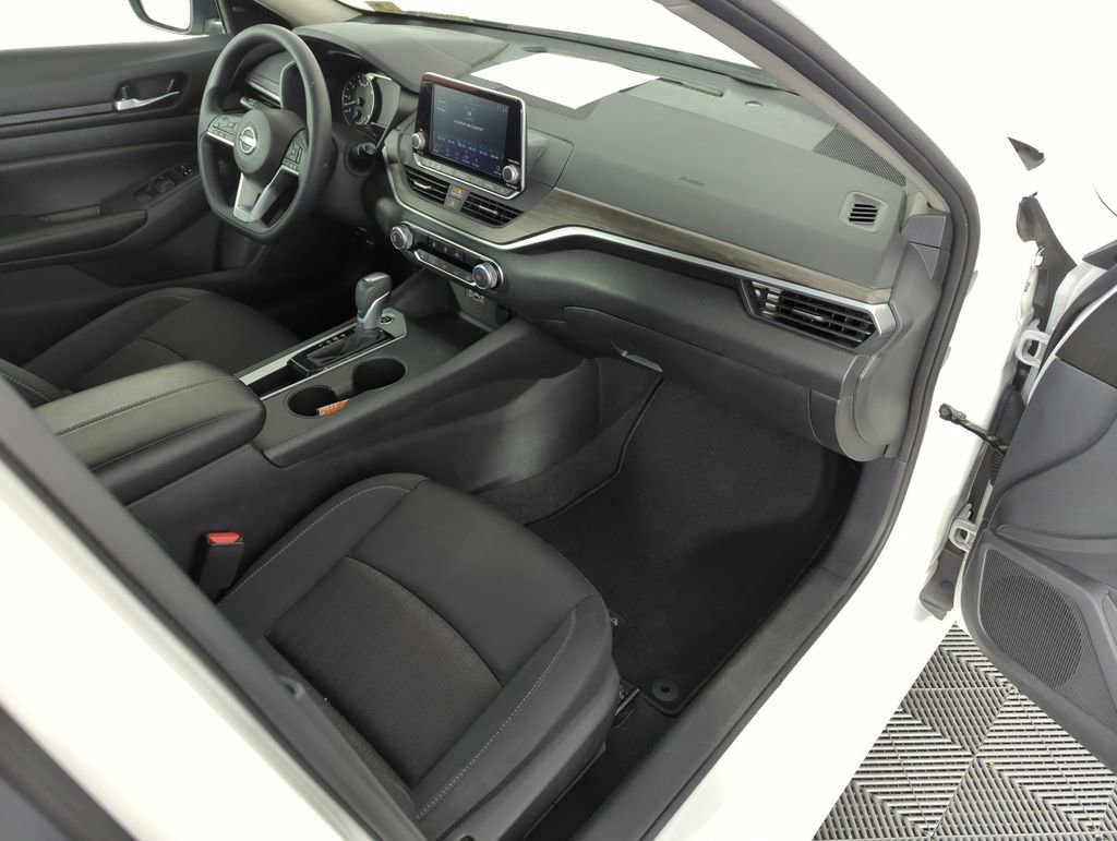 Used 2025 Nissan Altima 2.5 SV image 34