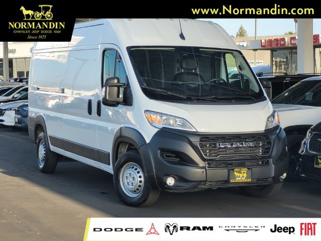 Used 2025 RAM ProMaster 2500 w/ Convenience Group FWD image 1
