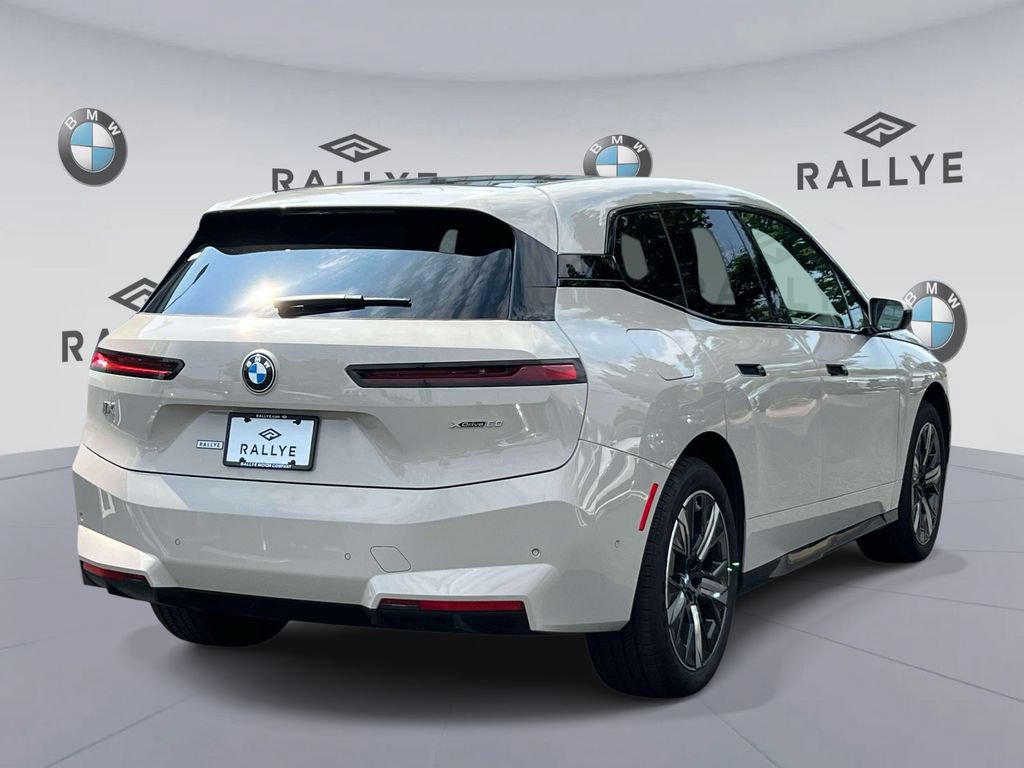 Used 2026 BMW iX xDrive60 w/ Premium Package AWD/4WD image 5