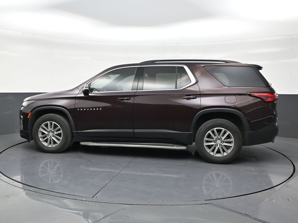 Used 2023 Chevrolet Traverse LT FWD image 2