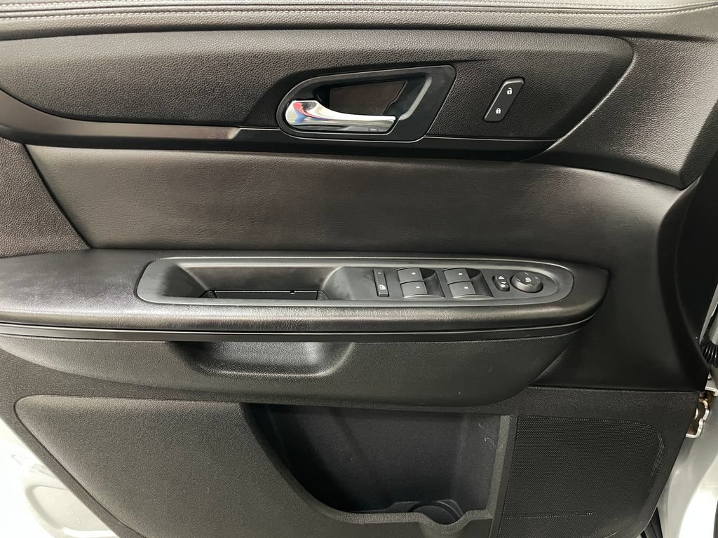 Certified 2015 Chevrolet Traverse LT w/ Style and Technology Package FWD image 24