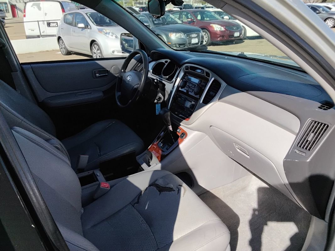 Used 2004 Toyota Highlander Limited image 15