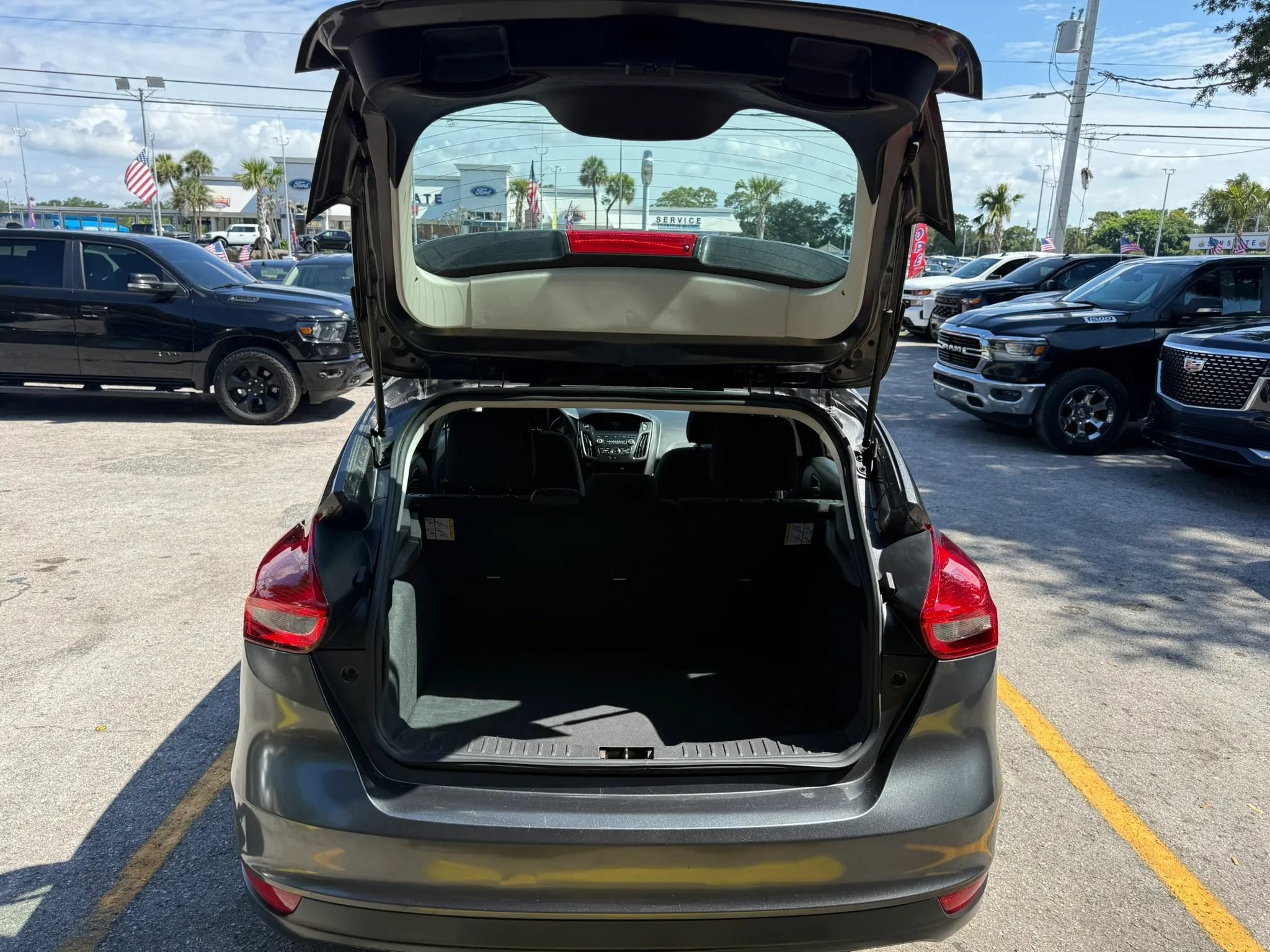 Used 2018 Ford Focus SE FWD image 18