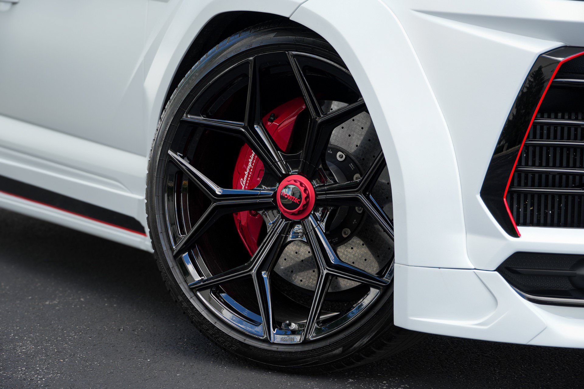 Used 2020 Lamborghini Urus AWD/4WD image 2