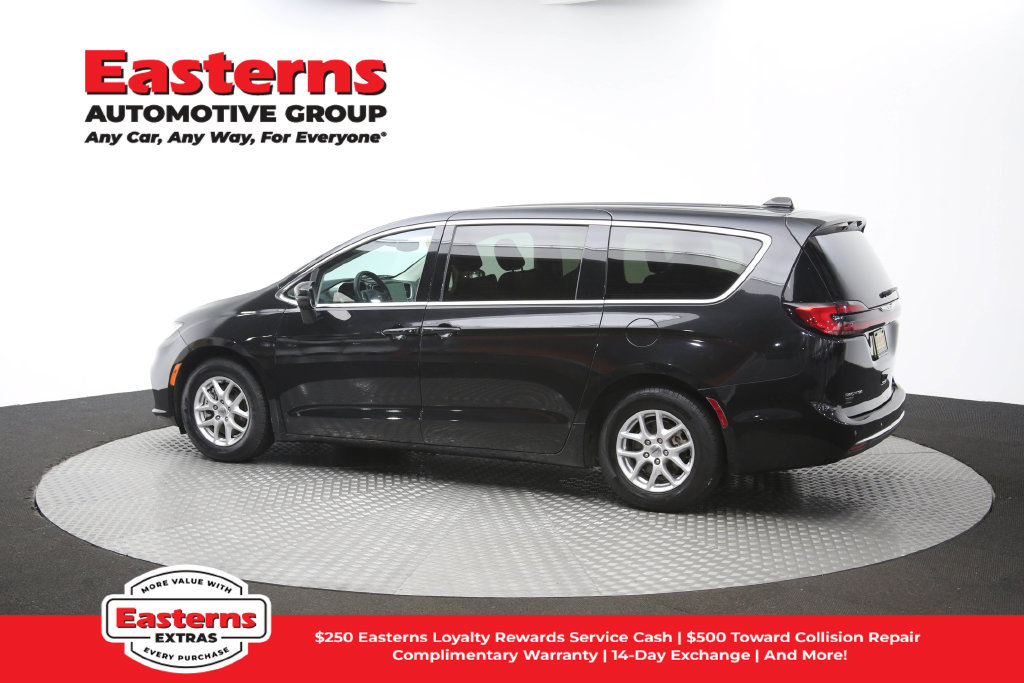 Used 2023 Chrysler Pacifica Touring-L FWD image 65