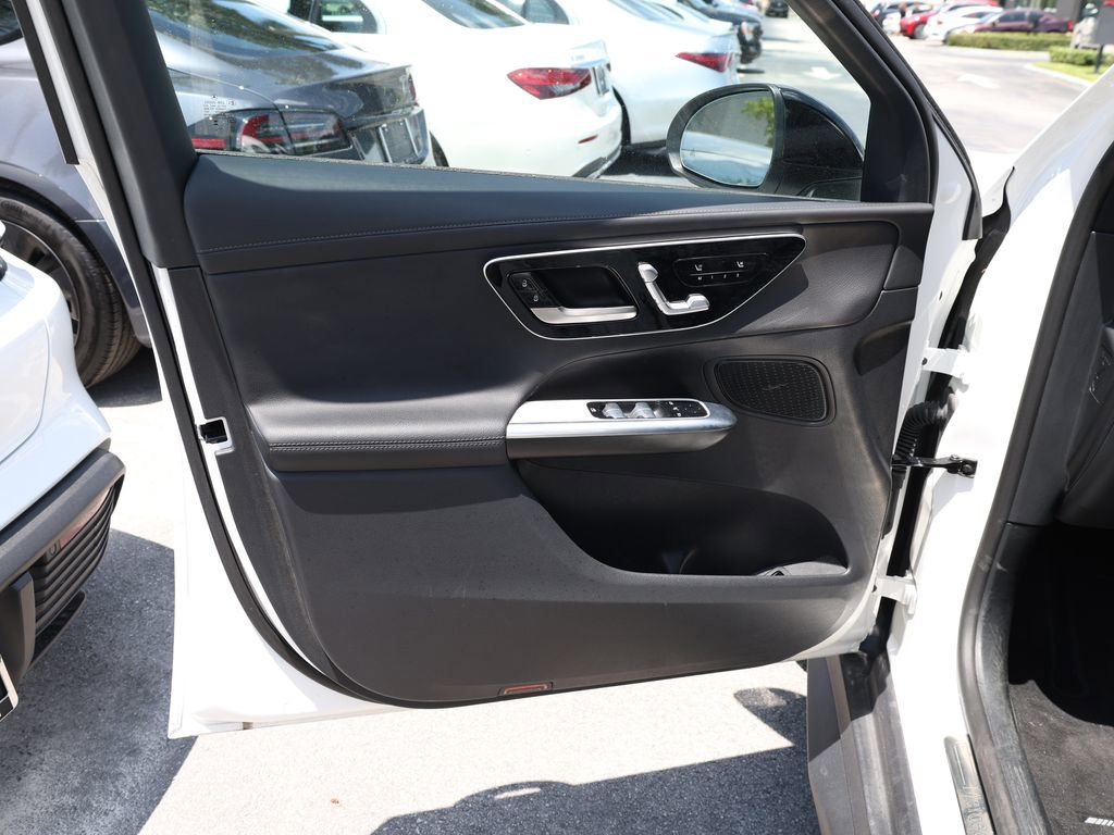Used 2024 Mercedes-Benz GLC 300 image 11