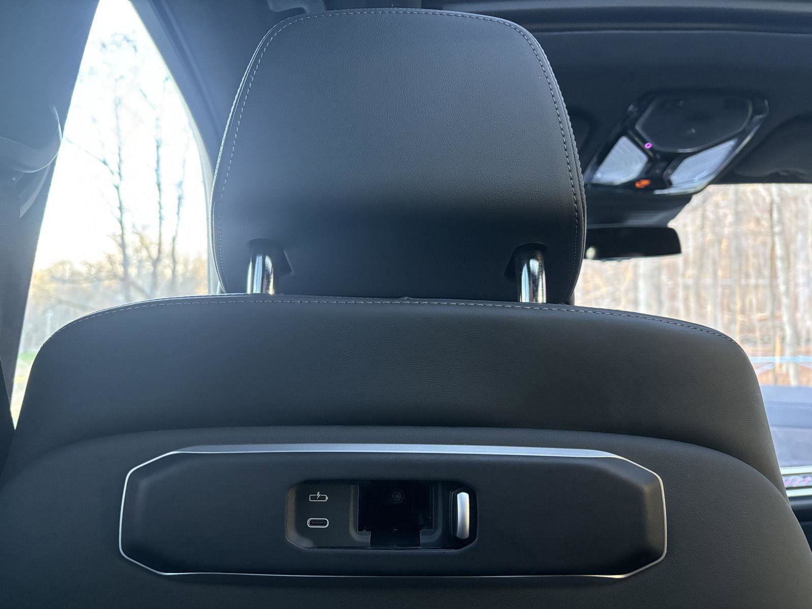 Used 2023 BMW X7 M60i w/ Executive Package image 34