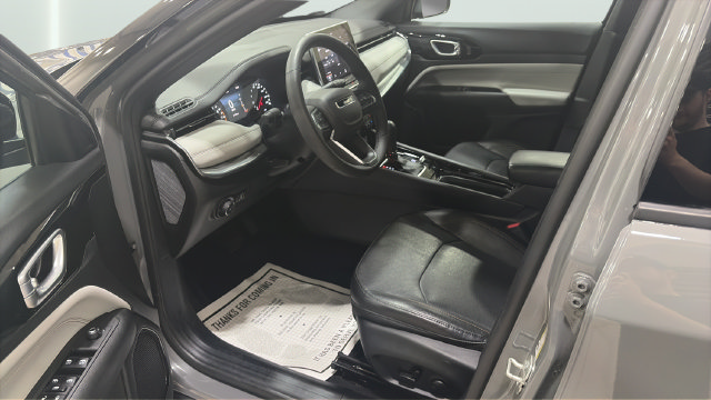 Used 2023 Jeep Compass Limited AWD/4WD image 27