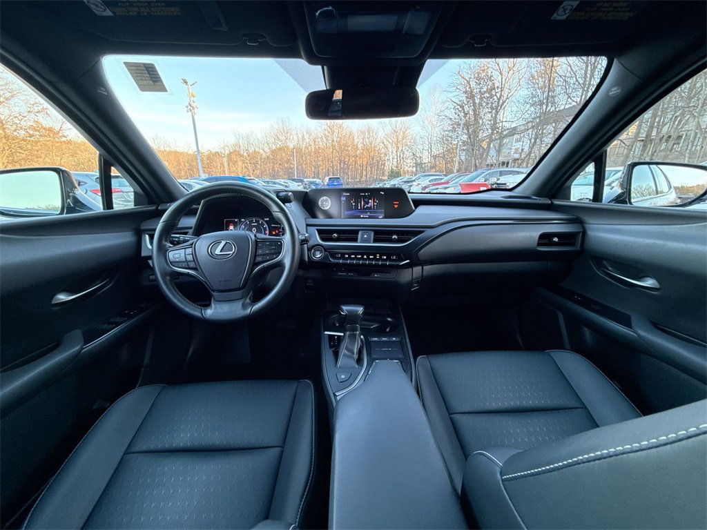Used 2019 Lexus UX 200 image 21