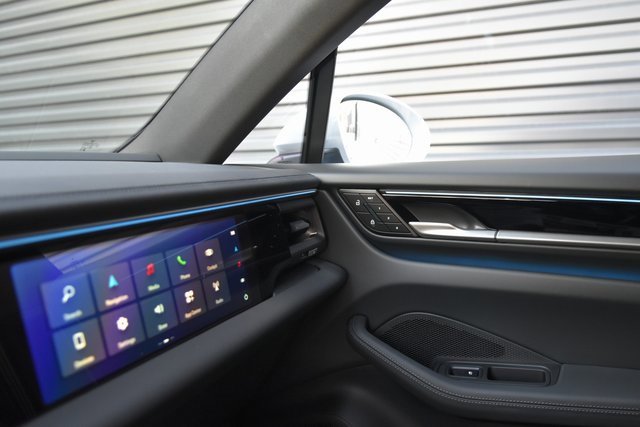 Certified 2025 Porsche Macan 4 Electric image 20