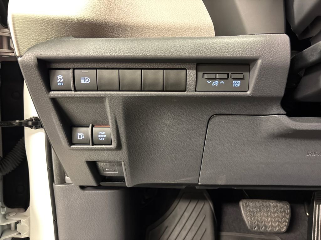 Used 2024 Toyota Sienna XLE FWD image 29