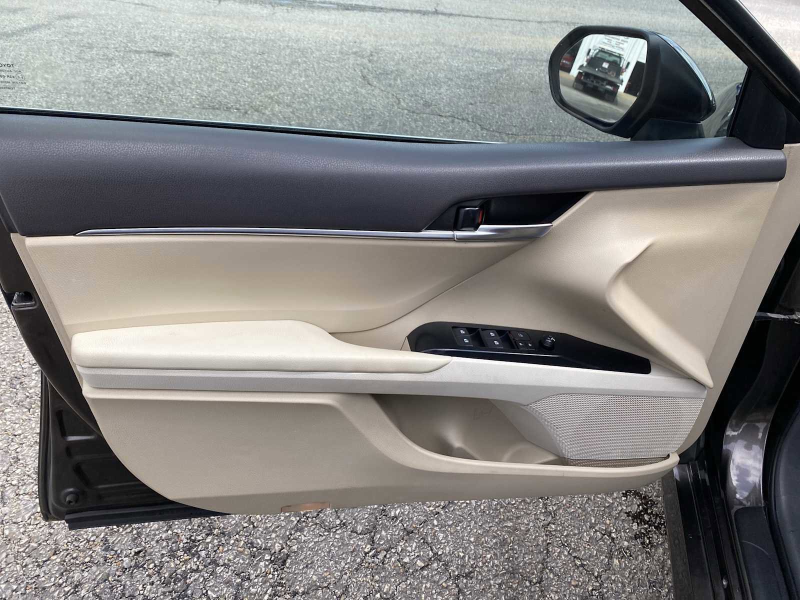 Used 2018 Toyota Camry LE w/ Moonroof Package image 26