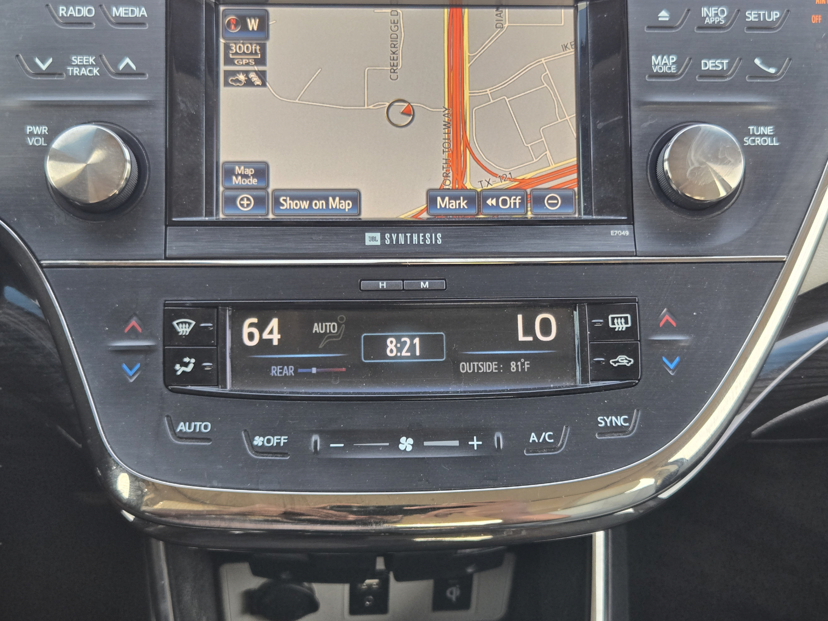 Used 2014 Toyota Avalon Limited w/ Technology Package FWD image 15
