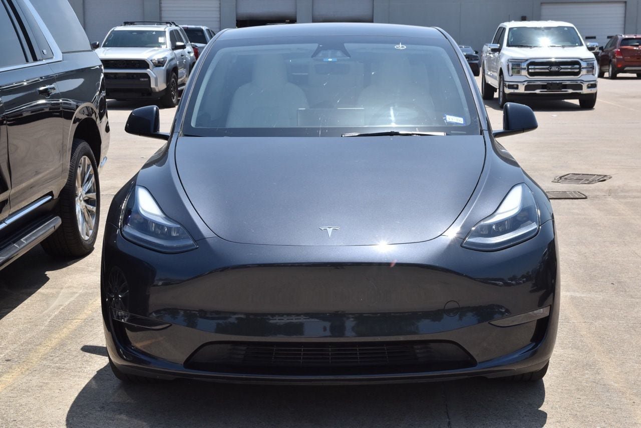 Used 2025 Tesla Model Y Long Range AWD/4WD image 3