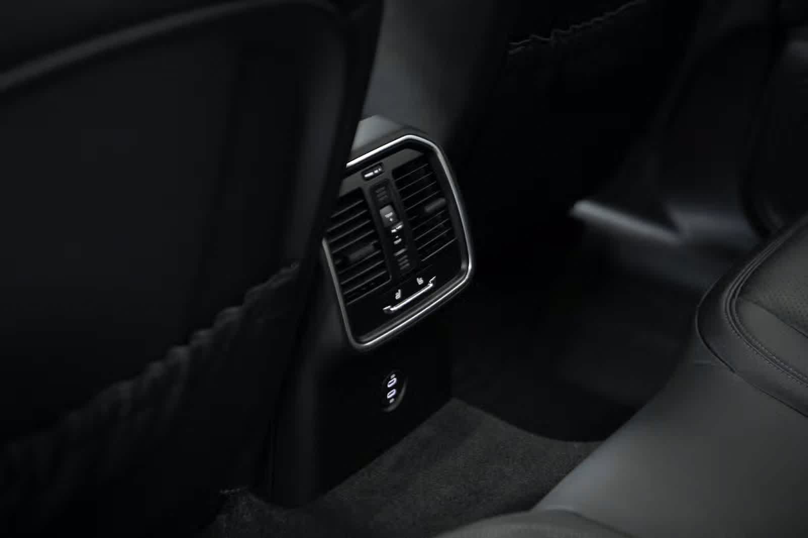 Certified 2026 Porsche Macan AWD/4WD image 35