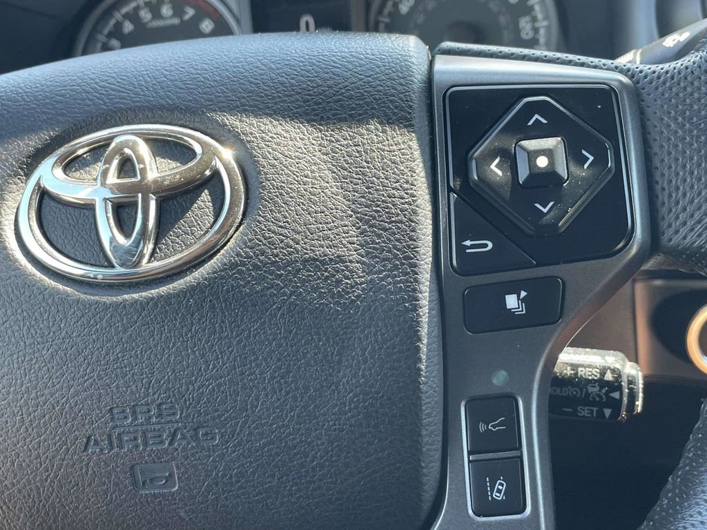 Used 2022 Toyota Tacoma TRD Off-Road AWD/4WD image 29