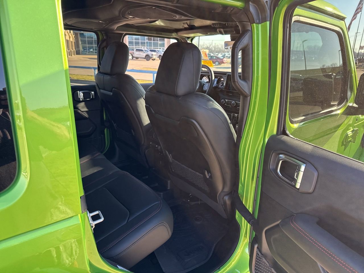 Used 2025 Jeep Wrangler Unlimited Rubicon image 13