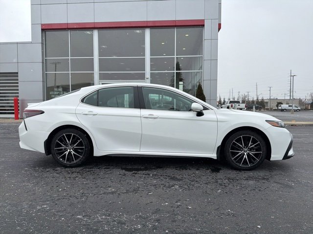 Used 2024 Toyota Camry SE image 8