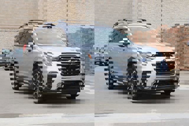 Used 2023 Subaru Ascent Touring image 2