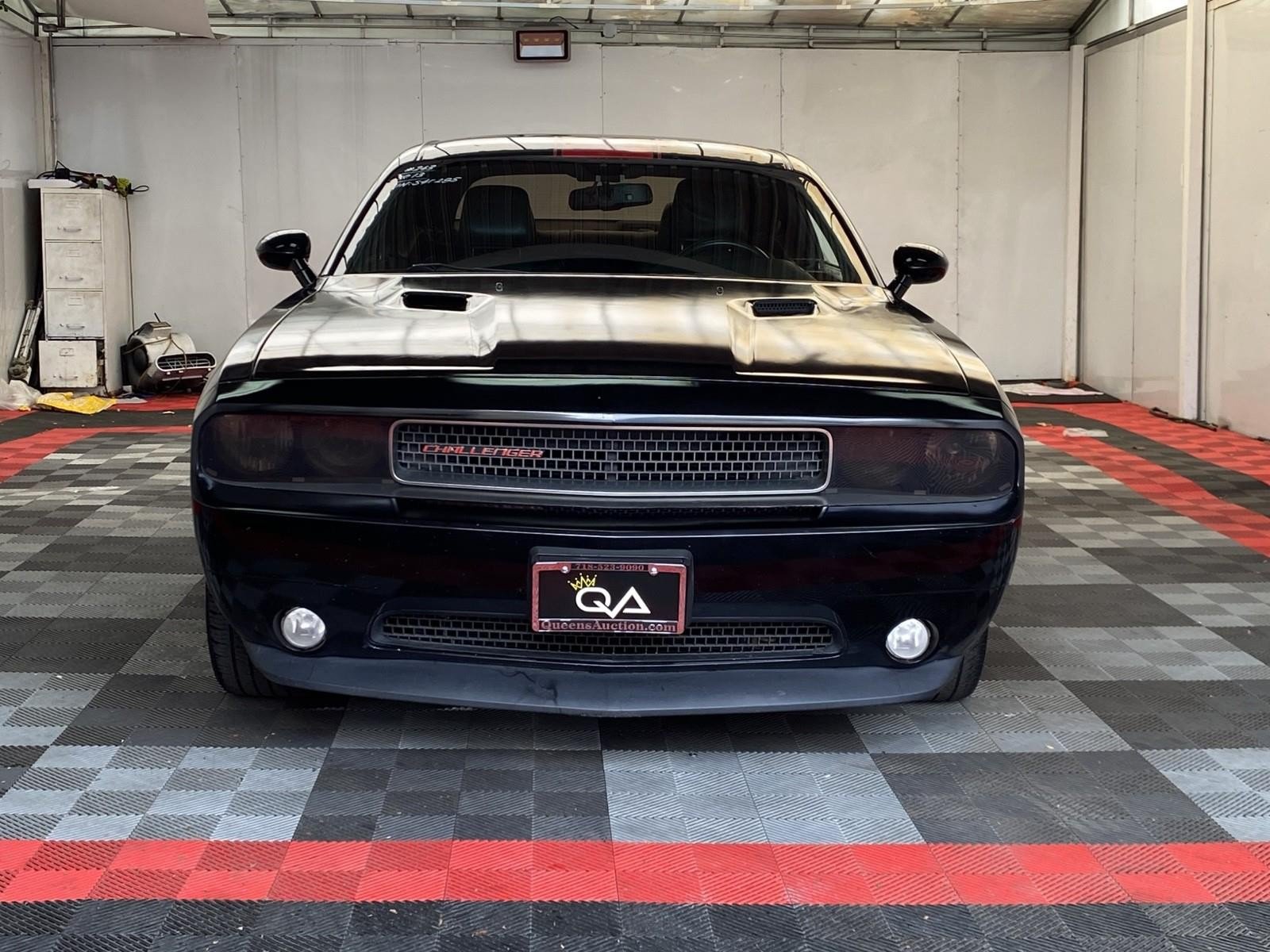 Used 2013 Dodge Challenger SXT RWD image 2