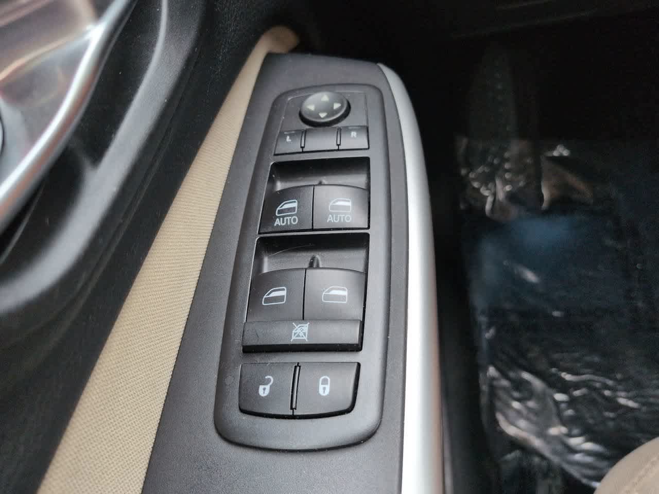 Used 2017 Jeep Cherokee Latitude w/ Safety/Convenience Group FWD image 21