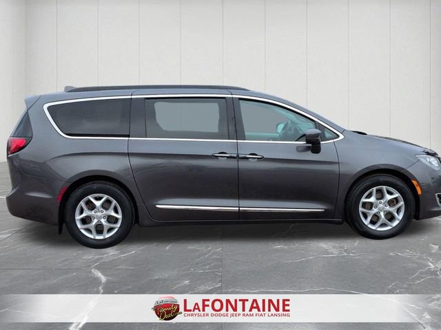Used 2017 Chrysler Pacifica Touring-L w/ Tire & Wheel Group image 6