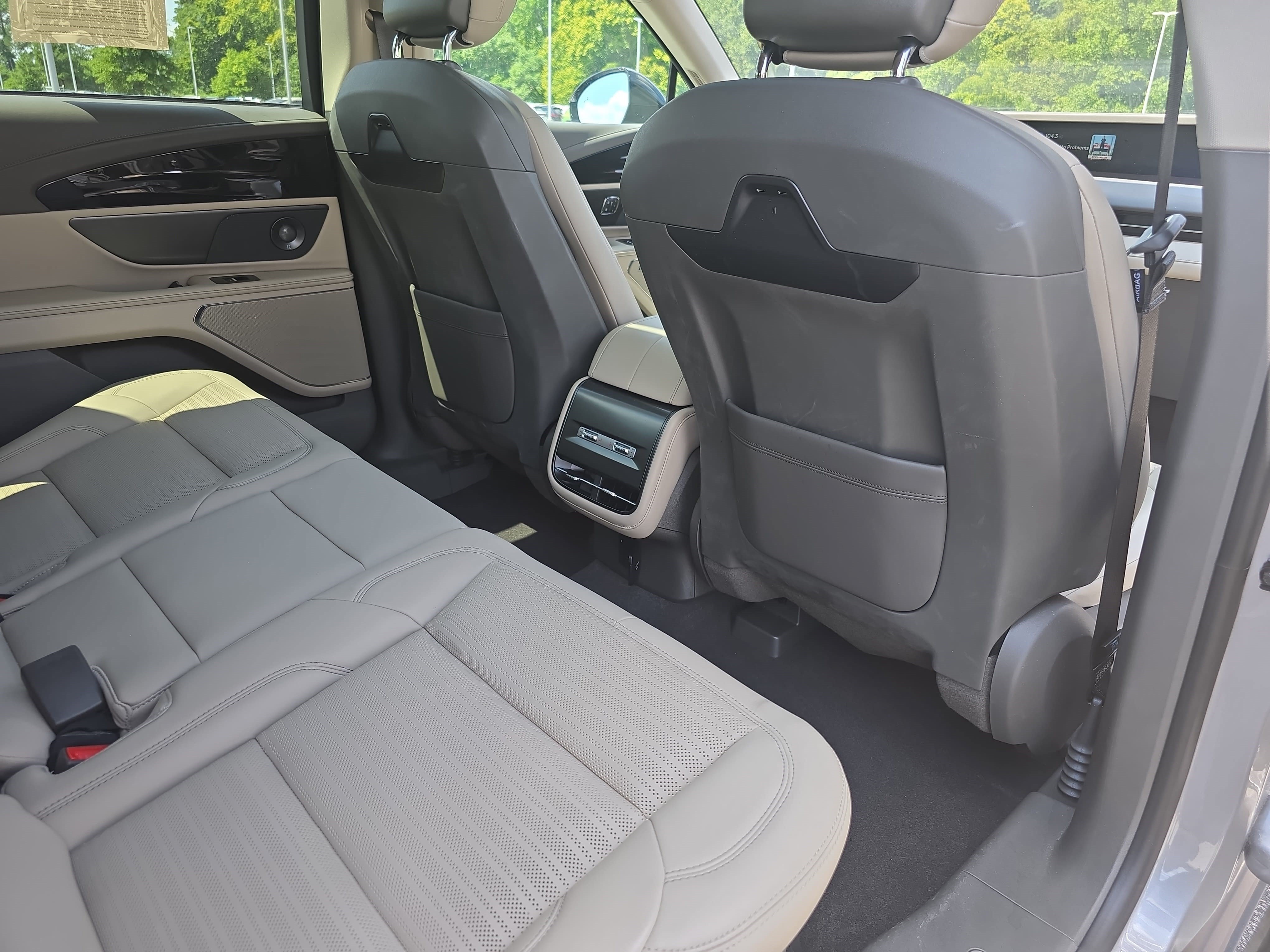 Certified 2024 Lincoln Nautilus Reserve w/ Equipment Group 202A AWD/4WD image 11