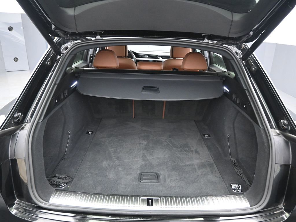 Used 2022 Audi e-tron Premium Plus w/ Premium Plus Package image 28