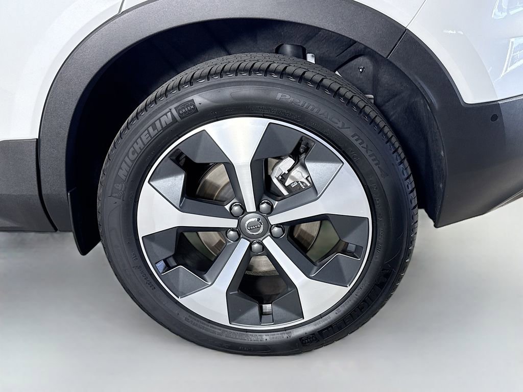 Used 2025 Volvo XC40 B5 Plus image 33