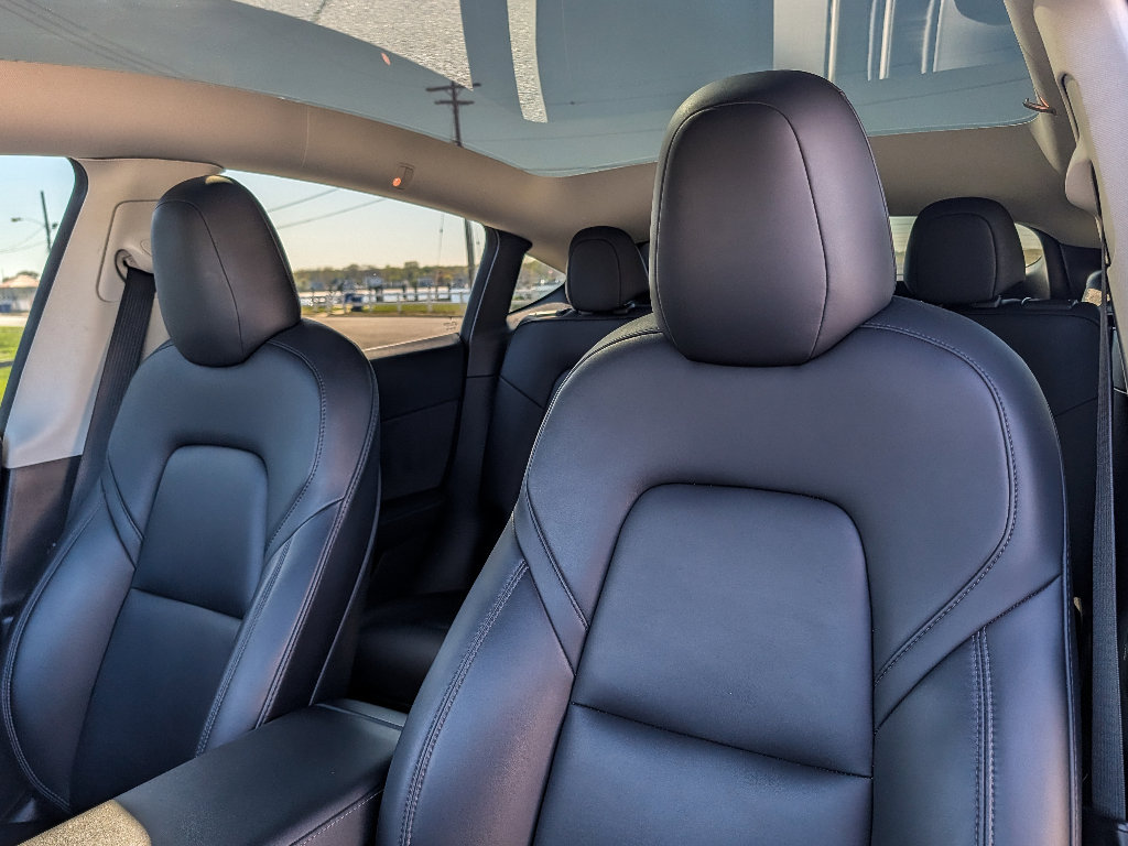 Used 2022 Tesla Model Y Long Range image 16