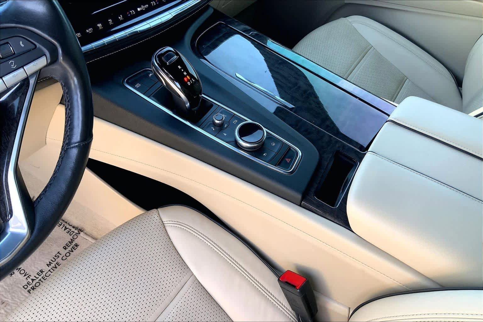 Used 2021 Cadillac Escalade ESV Premium Luxury w/ LPO, Illumination Package RWD image 17