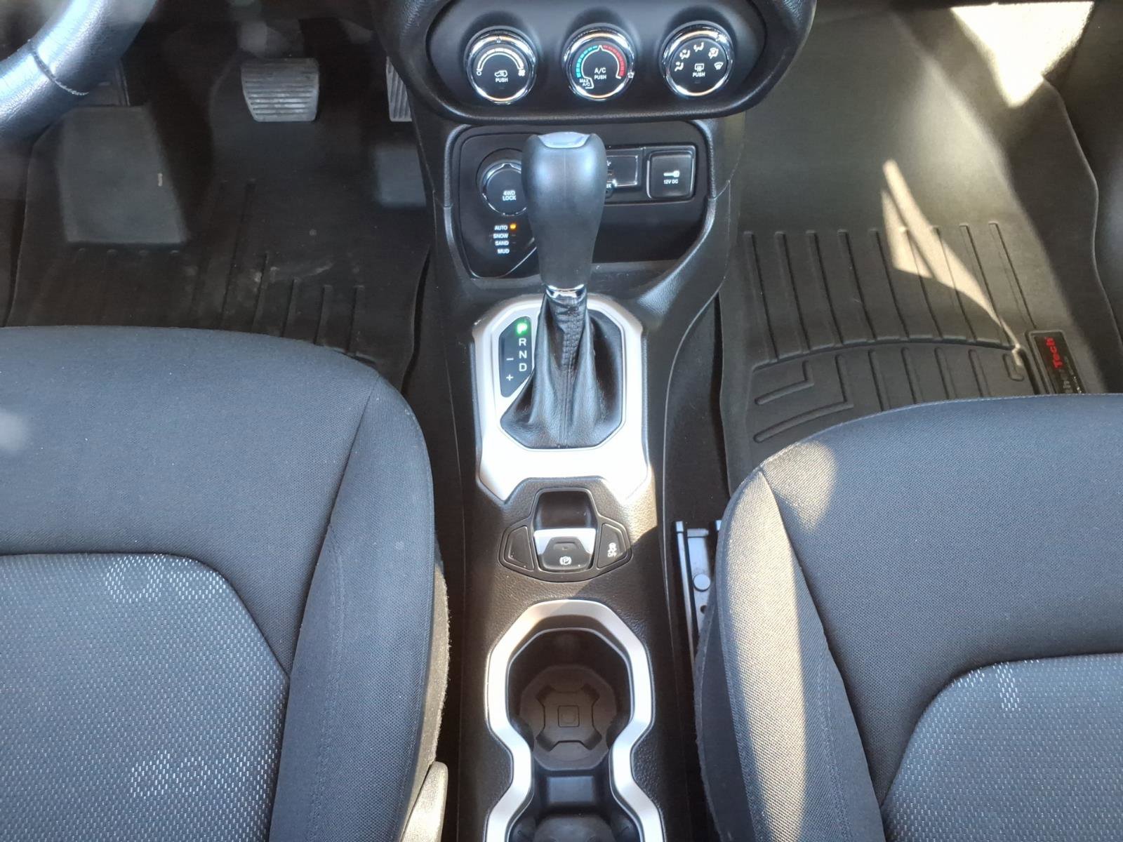 Used 2016 Jeep Renegade Latitude image 17