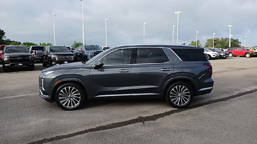 Used 2025 Hyundai Palisade Calligraphy FWD image 5