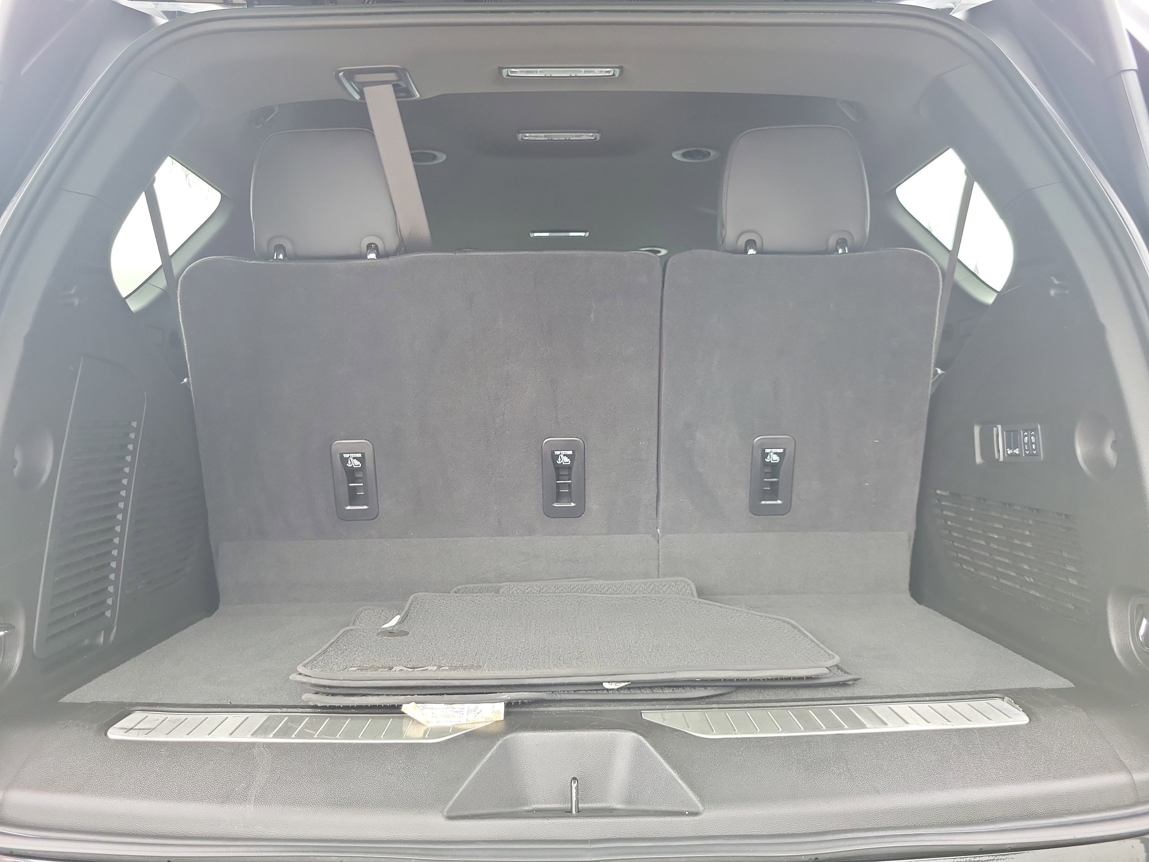 Used 2025 GMC Yukon Denali image 16